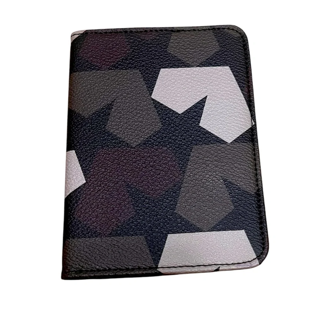 PORTS 1961 CAMO HEART PASSPORT HOLDER-NWOT